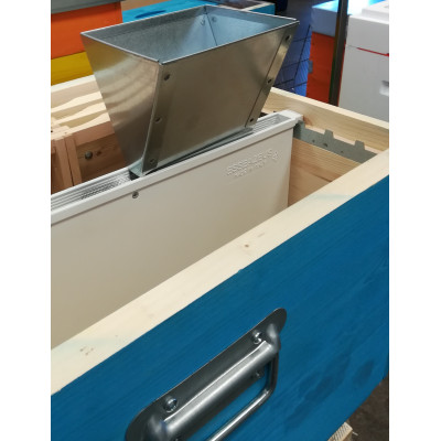 IMBUTO IN LAMIERA PER NUTRITORE A TASCA